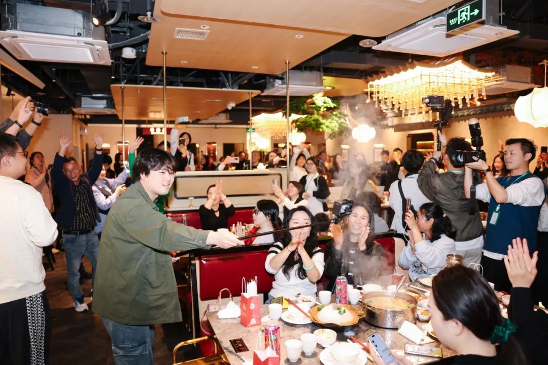 跨界联动打造品质生活新体验——远方好物×八合里火锅”千人牛宴”圆满举办
