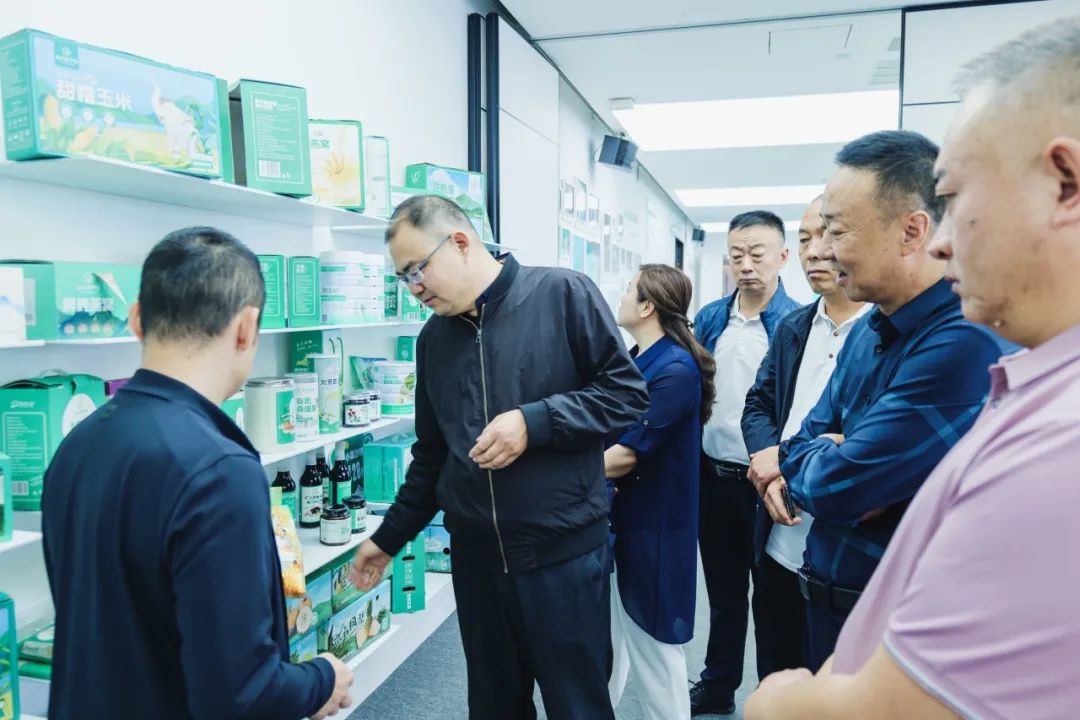 新疆阿勒泰地区领导一行到访远方好物
